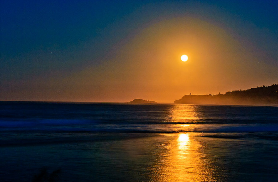 Kiluaea Moon : Hawai'i : JOHN MURK PHOTOGRAPHY
